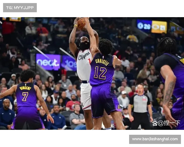 全网热议NBA赛事直播间精彩瞬间 揭秘球星背后的不为人知故事 全网热议NBA赛事直播间精彩瞬间 揭秘球星背后的不为人知故事
